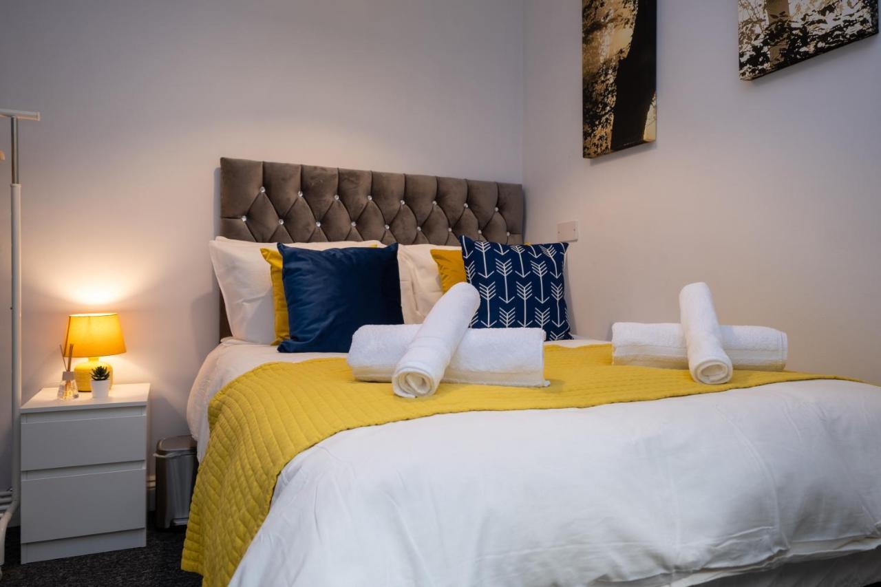 Brunswick In And By 9s Living Apartment