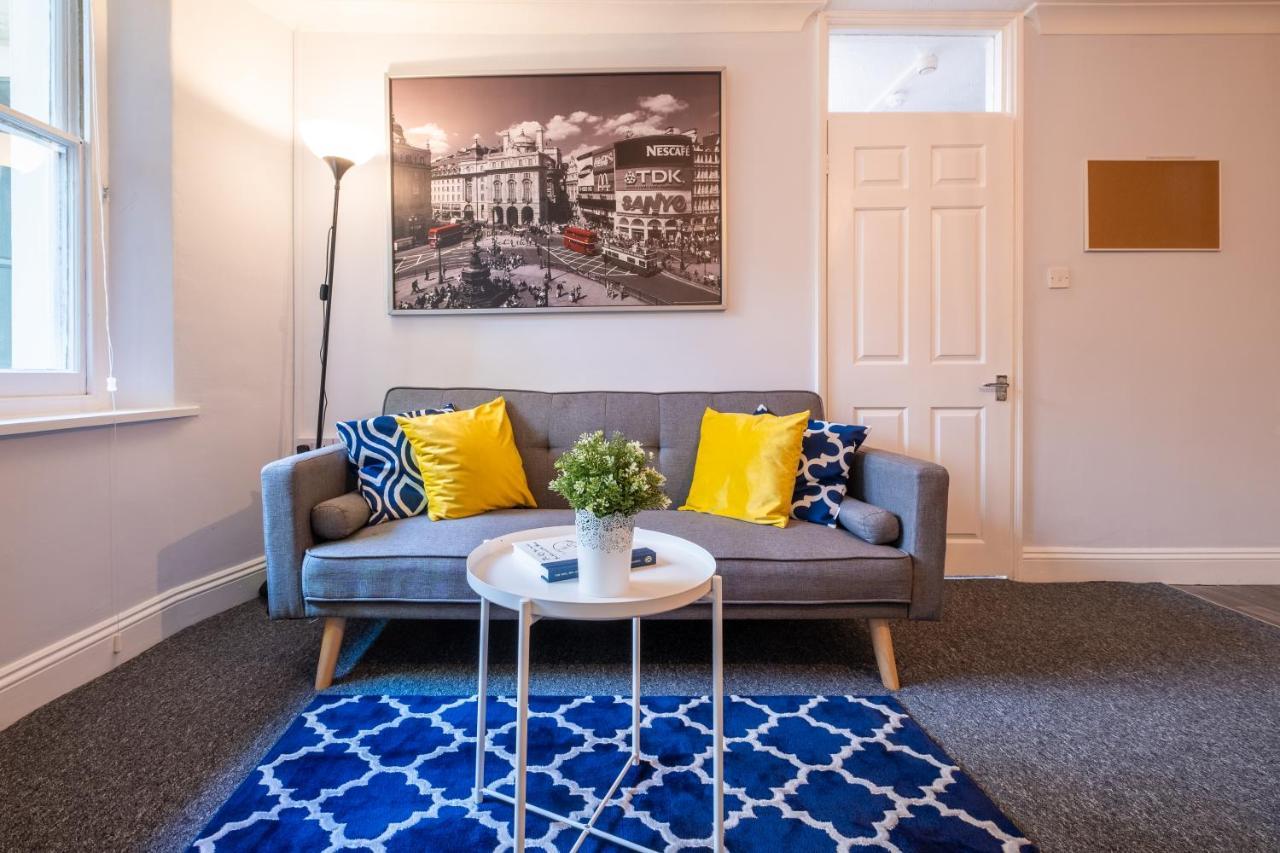 Brunswick In And By 9s Living Apartment