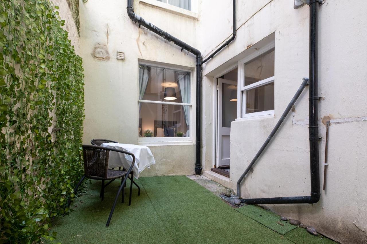 Brunswick In And By 9s Living * Brighton