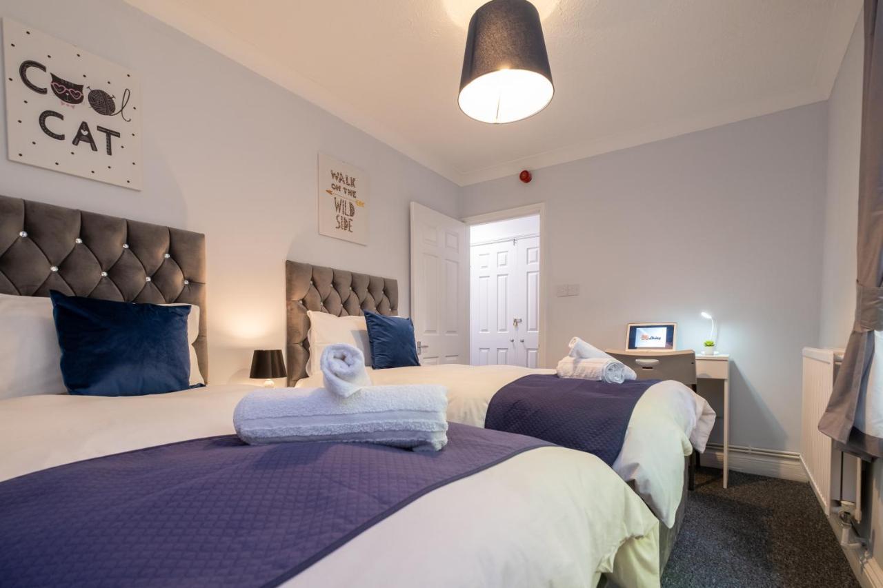 Brunswick In And By 9s Living Apartment